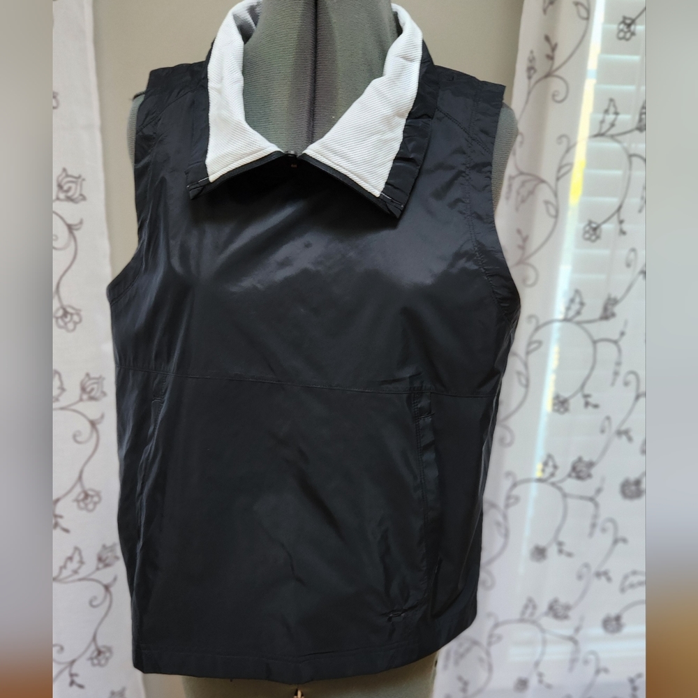 New Under Armour Womens  1/4 Zip Windbreaker Vest Loose Sz Small Black #1324679